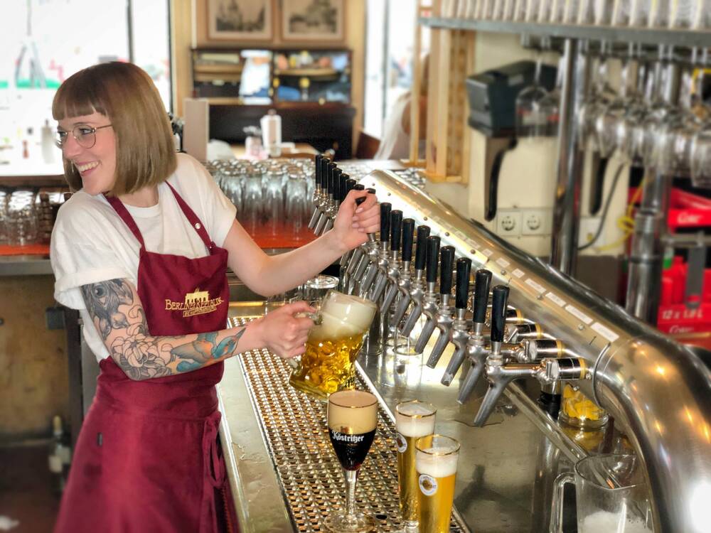 Kneipe berlin spree bier zapfen scaled